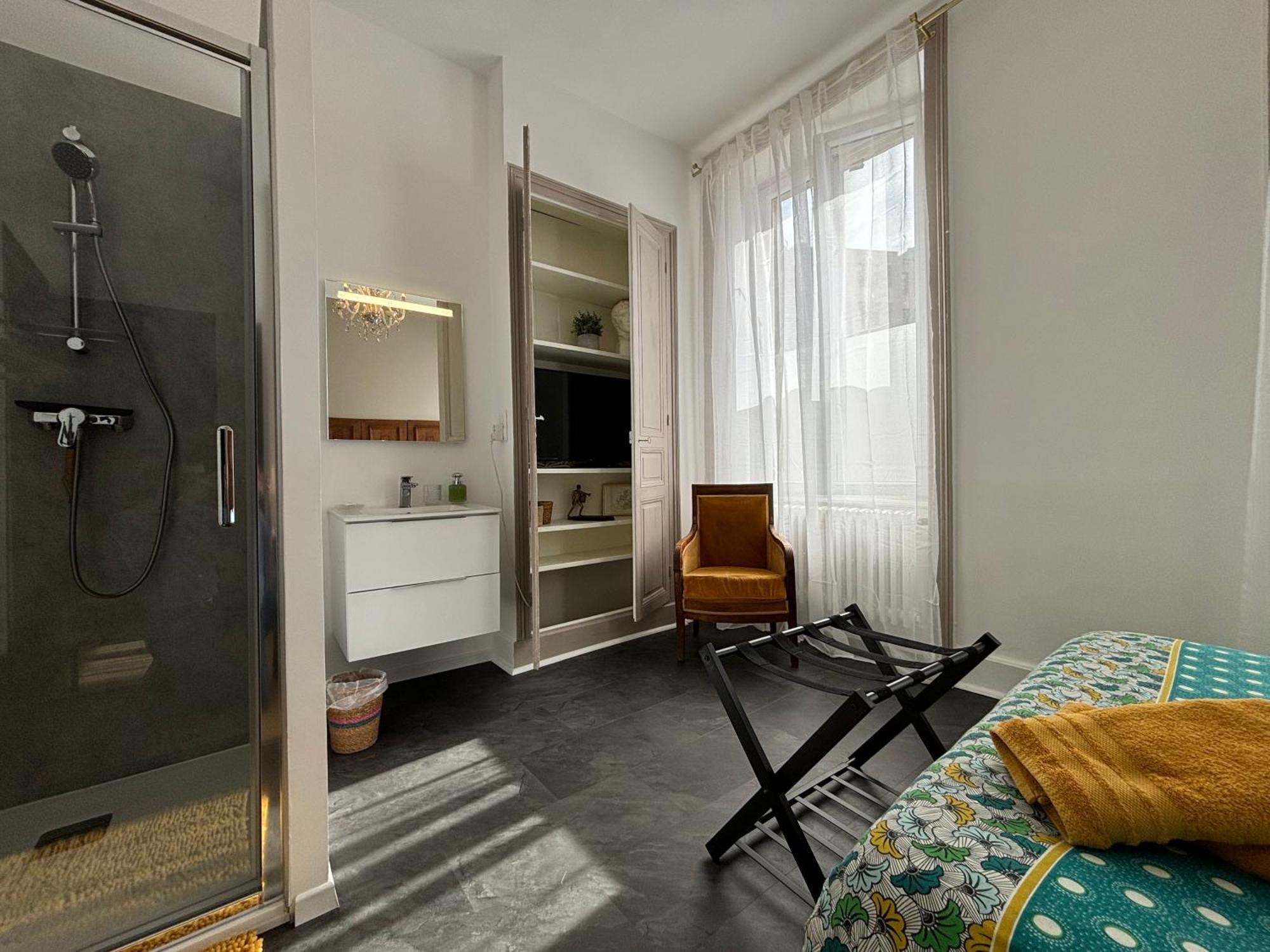 Maison A La Guitarde - Hotel Particulier Hippolyte Châteauroux المظهر الخارجي الصورة