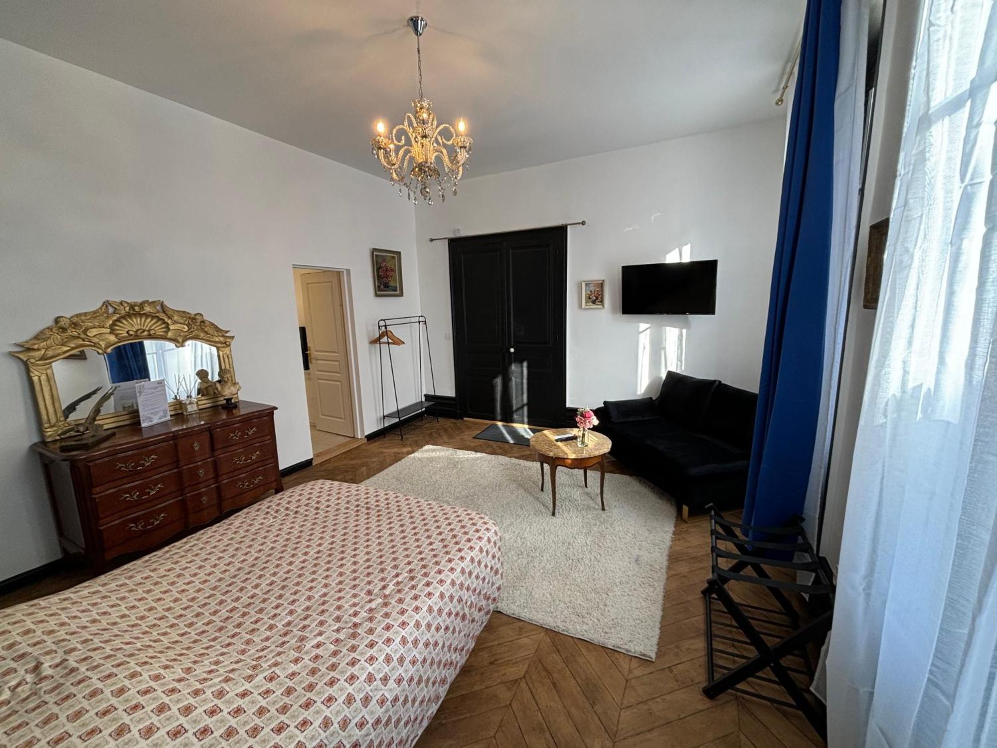 Maison A La Guitarde - Hotel Particulier Hippolyte Châteauroux المظهر الخارجي الصورة